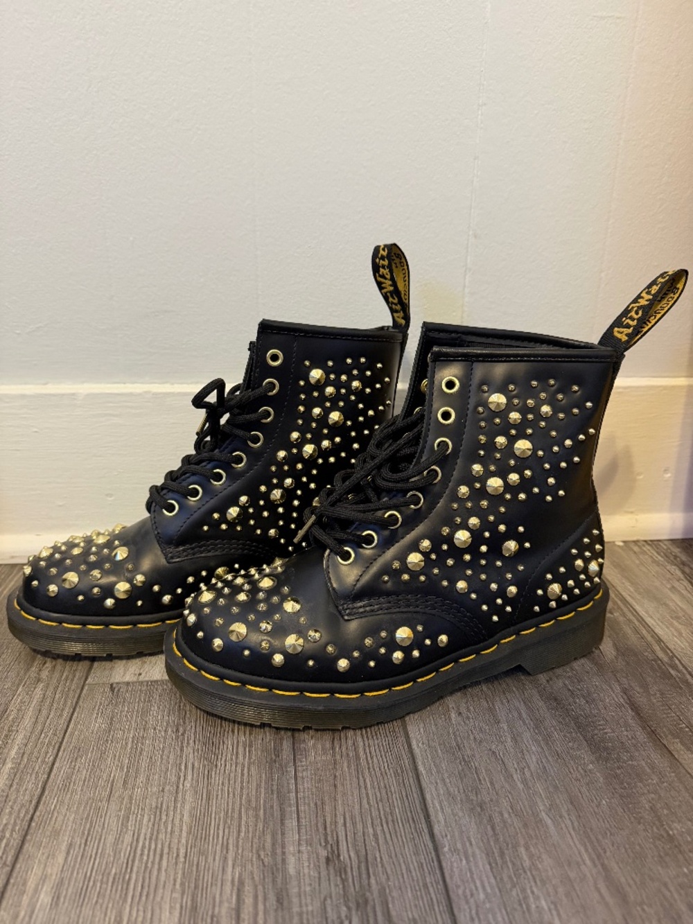 Dr martens studden leather boots. Limited edition. - Picture 1 of 4